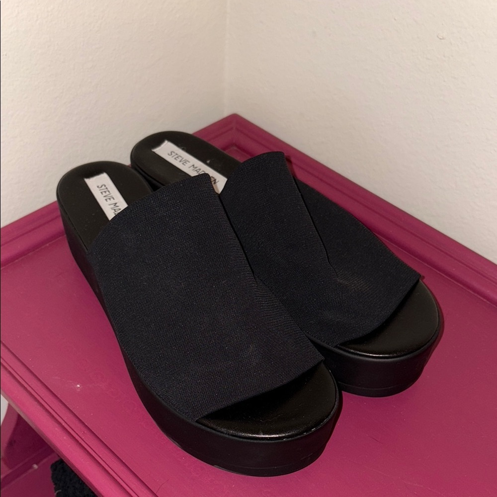 Steve Madden Black Platform slinky sandals